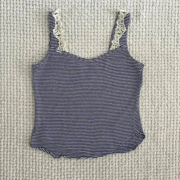 𝅺VINTAGE Guess Tank Top - Picture 3 of 5